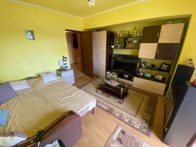 Apartament cu 4 camere de vanzare in Floresti