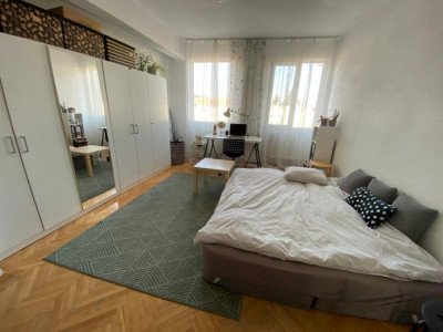 Apartament cu 3 camere de vanzare in Piata Mihai Viteazul!