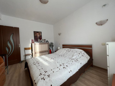 Apartament cu 3 camere spre vânzare în Florești.