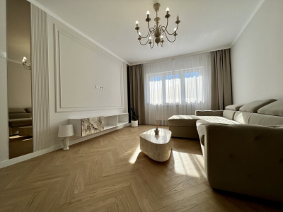 Apartament rafinat cu 4 camere si 2 bai de vanzare in zona UMF!