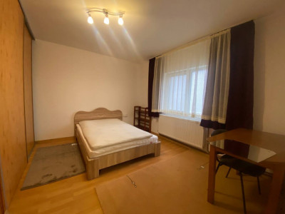 Apartament cu 4 camere decomandate de inchiriat in Hasdeu