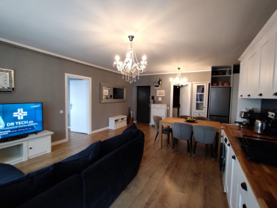 Apartament ultrafinisat de vanzare , 3 camere si 2 bai , Floresti