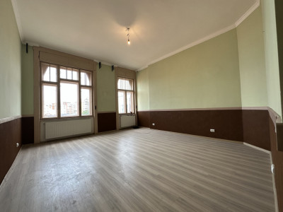 Apartament spre vânzare cu 3 camere in zona Semicentrală!