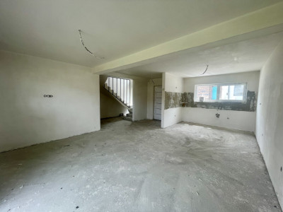 Duplex | de vânzare | semifinisat | cu  4 camere | în Florești | 