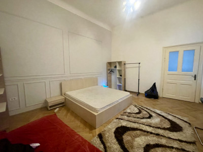 Apartament | de vânzare | cu  3 camere | Zona Centrala | Parcare inclusa