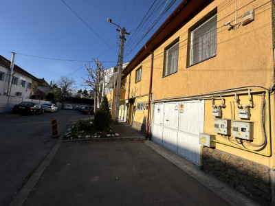 Apartament de vanzare | cu 3 camere | in vila | curte de 345 mp