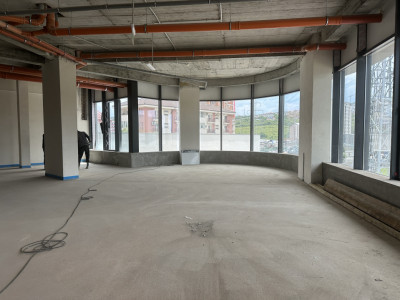 Spatiu comercial de vanzare l Floresti l Zona Vivo