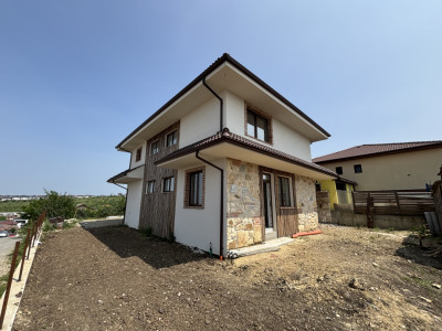 Casa individuala in stil mediteranean | de vanzare | 5 camere | Dezmir 