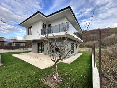 Casa individuala | de vanzare | 3 dormitoare cu 3 bai | 120 mp | 375 mp teren